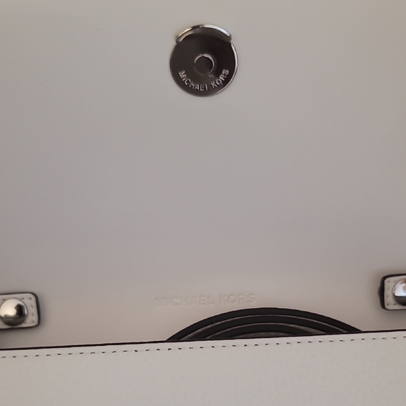 Michael Kors Carson Lg Leather Convertible Crossbody Bag - Picture 8 of 8